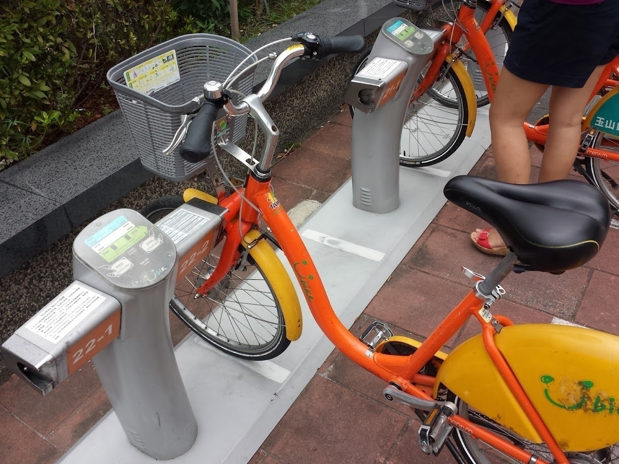 A bicycle from Taipei’s U-bike bikeshare scheme parked in a public dock after I rode it.
